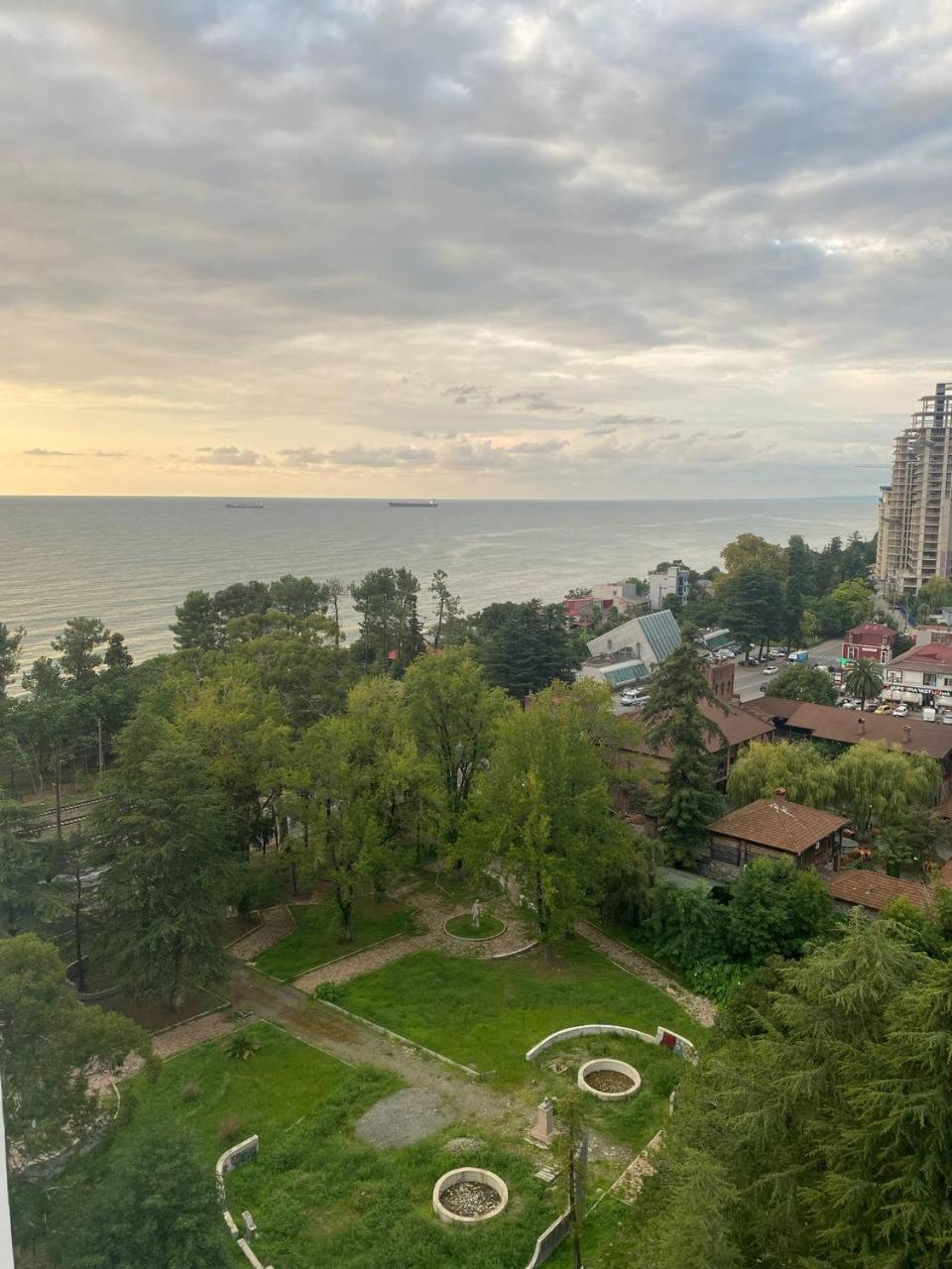 Аппартаменты С Двумя Балконами На Море И Горы Makhinjauri Εξωτερικό φωτογραφία